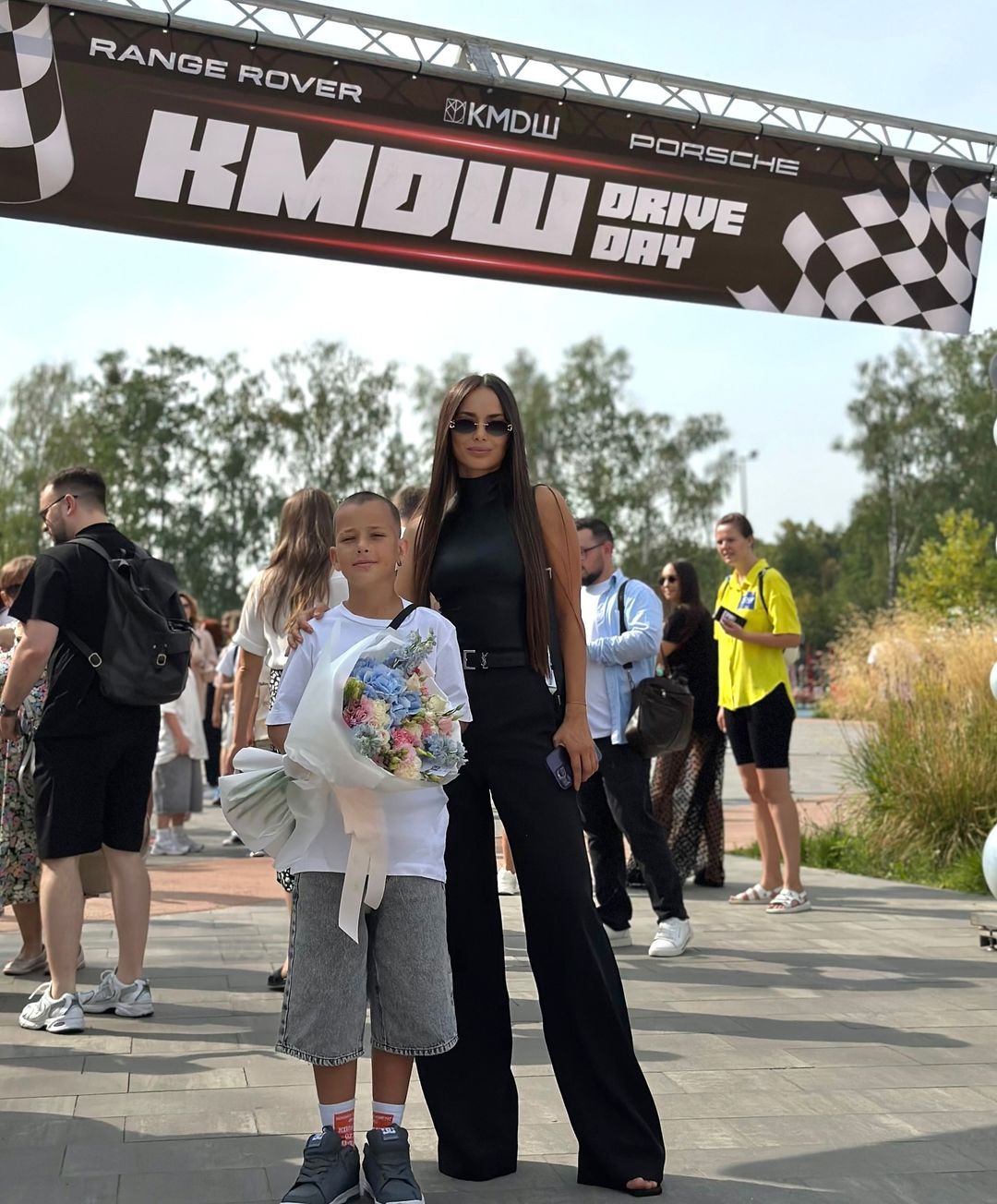 Українські зірки відвели своїх дітей до школи: ніжні святкові фото